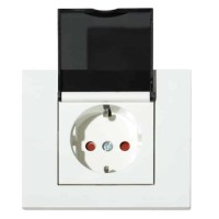 Розетка одинарна з заземленням з кришкою та шторками біла GRANO OVIVO 
400-010300-243